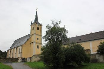 kostel a fara (© Luděk Vláčil 10/2020)