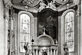 hlavní oltář na přelomu 19. a 20. století (© Tietze, Hans, Hoernes, Moritz a Krahuletz, Johann. Österreichische Kunsttopographie; Band V. Die Denkmale des Politischen Bezirkes Horn. Anton Schroll & Co., Wien 1911)