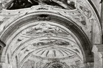 pohled z lodi do presbytáře na přelomu 19. a 20. století (© Tietze, Hans, Hoernes, Moritz a Krahuletz, Johann. Österreichische Kunsttopographie; Band V. Die Denkmale des Politischen Bezirkes Horn. Anton Schroll & Co., Wien 1911)