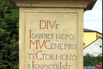 Socha sv. Jana Nepomuckého v Lošticích (© Pavel Vítek 09/2020)