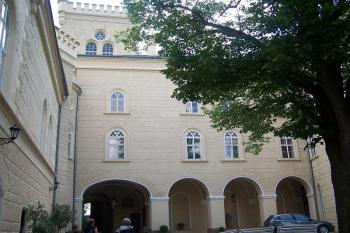 Nádvoří zámku (© Vladimír Studecký, 06/2007)