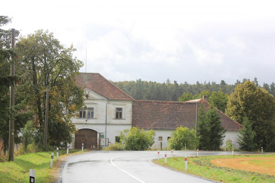 dvůr Mitrov