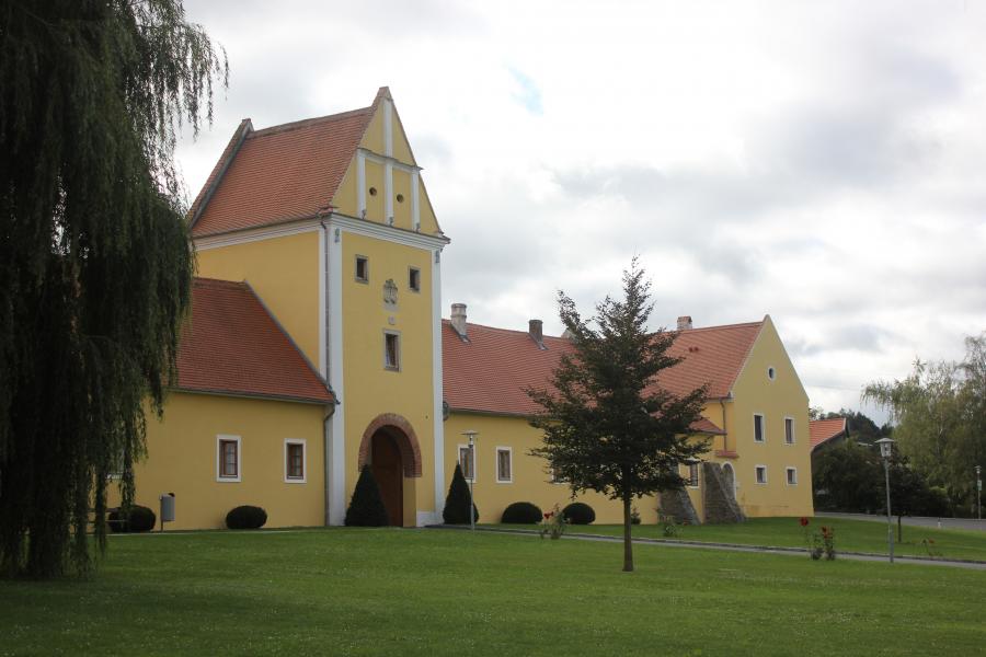 hospodářský dvůr a sýpka