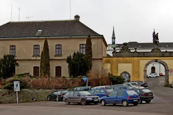 pohled na zámek od náměstí (© Rodochrozit        , 01/2014)