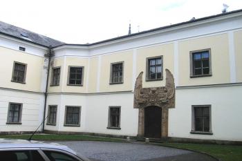 Druhé nádvoří zámku ( © Pavel Vítek 04/2006)