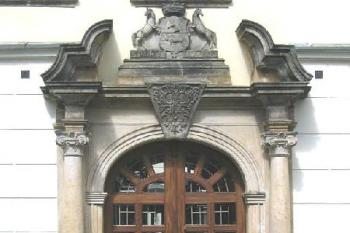 Portál východního křídla ( © Pavel Vítek 04/2006)