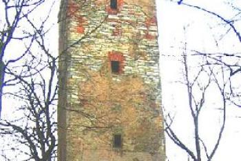 Věž v parku, součást původního opevnění ( © Pavel Vítek 04/2006)