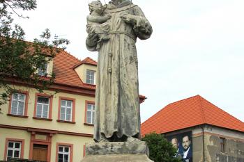 Socha sv. Antonína Paduánského Ve Slaném. (© Pavel Vítek 09/2020)