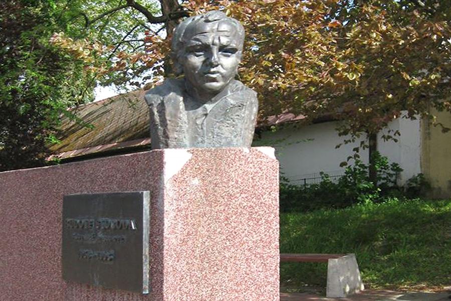 busta spisovatele Rudolfa Slobodu