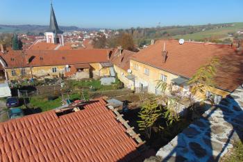 Budovy předzámčí /původní přihrádek/ (© Dušan Dohňanský 11/2020)