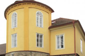 Městský dům v Čáslavi, vystavěný na zákkadech městského opevnění (© Pavel Vítek 11/2020)
