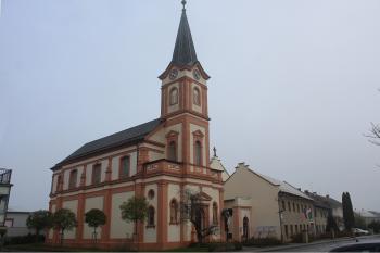 kostel s bývalým klášterem (© Luděk Vláčil 11/2020)