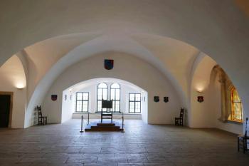 Velký sál v 2. patře Červené věže. Klenba je z roku 1650. (© Pavel Semple 04/2019)