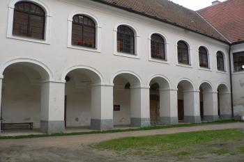 Arkádová komunikace severního traktu. (© Ondřej Drlík, 02/2012)