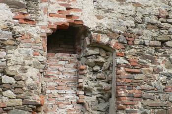 Detail vyústění někdejšího prevétu situovaného v patře jižního křídla. (© Ondřej Drlík, 02/2012)