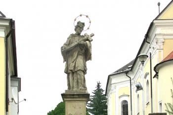 Socha sv. Jana Nepomuckého v Senici na Hané. (© Pavel Vítek 10/2020)