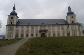 Zámek vznikl na místě loveckého dřevěného zámečku ( © Ivo Rozehnal 03/2020)