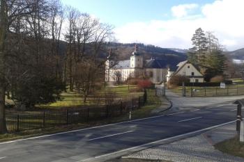 Pohled od staré pošty ( © Ivo Rozehnal 03/2020)