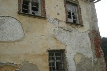 nejstarší část zámku s odkrytými renesančními sgrafity (© Jaromír Schoffer, 07/2010)