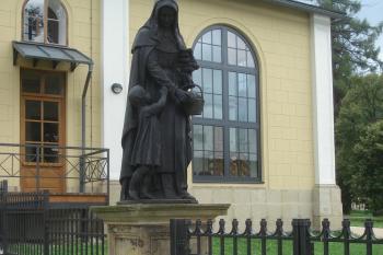 socha a okolí po opravě (© Jaromír Schoffer, 07/2010)