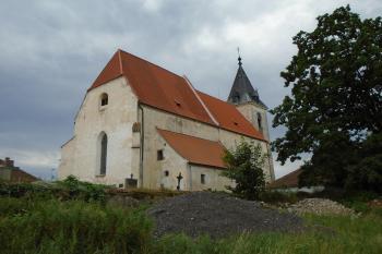 kostel ze severovýchodu (© Marcela Váňová  07/2021)