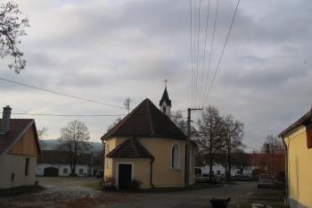 pohled na kapli od východu (© Marcela Váňová 12/2020)