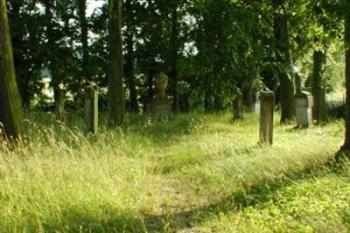Pomníky. (2003 ©Martin Zdrůbek)