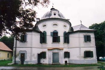 Zámek Karlov na Písecku (2000 ©Jiří Cukr)