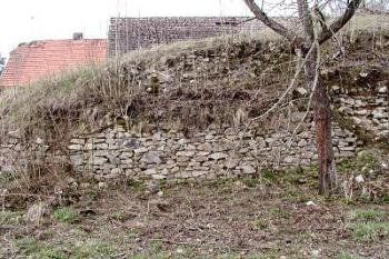 východní bok věže ( © Pavel Zany Komárek 11/04/2004)