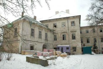 Pohled na zámek z bývalého parku (© Aleš Marek 02/2006)