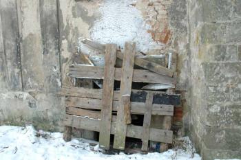 Vchod do zámeckých sklepů (© Aleš Marek 02/2006)
