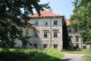 Zadní trakt zámku (©2003 Jiří Čížek)