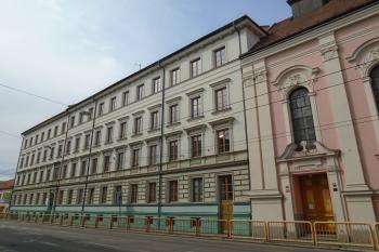 budova církevního gymnázia a církevní základní školy (© Marcela Váňová 04/2021)