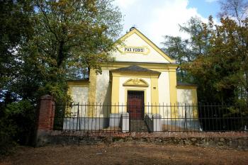 Bezděkov-hřbitovní kostel (© Pavla D  08/2021)