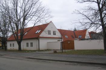 severní barokní křídlo s vjezdem do dvora (© Jaroslav Špiroch 01/2021)
