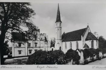 evangelický kostel a fara 1920-1930 (© zdroj: https://otmuchow.fotopolska.eu)