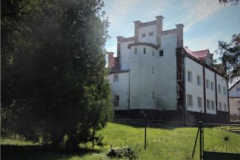kostel stál vlevo od budovy evangelické fary (© Luděk Vláčil 01/2021)