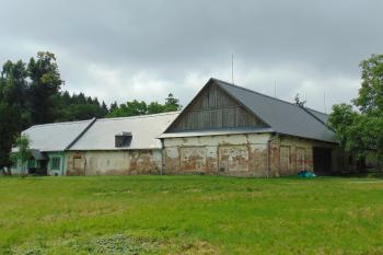 Sev. nároží nástupkyně dvora (© Dušan Dohňanský  07/2021)