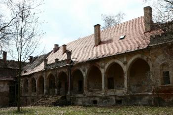 zámek od severovýchodu (© Pavel Zany Komárek 19. 4. 2006)
