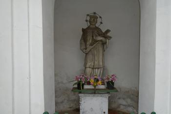 socha sv. Jana Nepomuckého v životní velikosti (© Marcela Váňová 04/2021)