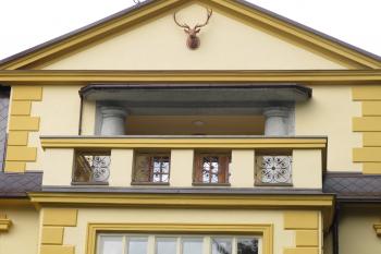 Detail balkonu a štítu /již pozměněné/ (© Dušan Dohňanský 10/2016)