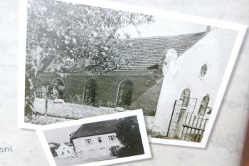 foto synagogy na informační tabuli (© infotabule na místě)