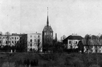 evangelický pečovatelský ústav diakonek s kostelem (©zdroj:  https://polska-org.pl/964618,foto.html?id)