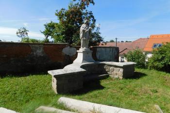 památkově chráněnýá socha sv. Jana Nepomuckého (© Milan Caha 07/2020)