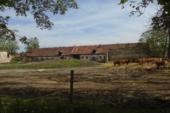 hospodářské budovy na východě areálu (© Jaroslav Špiroch  05/2022)