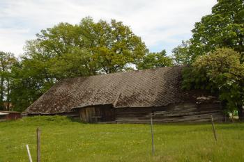 samostatně stojící roubená stodola (© Jaroslav Špiroch  05/2022)