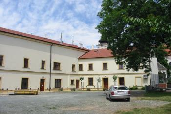 Vnitřní zámecké nádvoří (© Dušan Dohňanský 06/2016)