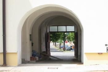 Průjezd do nádvoří (© Dušan Dohňanský 06/2016)