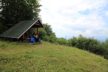 Přístřešek a vyhlídka Čierny Vrch (© Luděk Vláčil 07/2017)