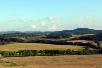 Pohled na jihovýchod směrem na Novohradské hory (© Jiří Cukr, 08/2008)